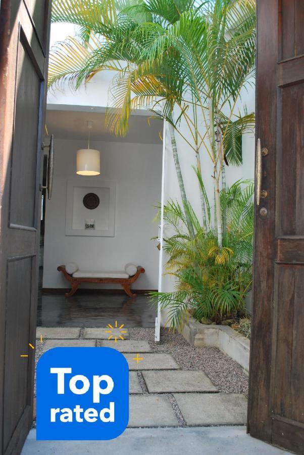 Hillcrest Villas Glacis エクステリア 写真
